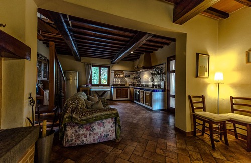 Empoli Casa | La casa de campo en el medio de un pequeño valey verde