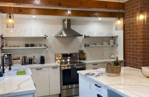 Ameliasburgh Casa | The County Chalet - 3 bdrm, 2 bath, games room