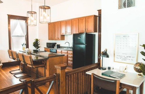 El Paso Apartamento | The Courthouse Loft - History with a hot tub!