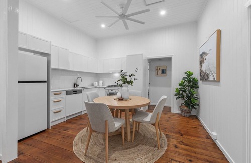 New Farm Apartamento | The Courtyard Store! 2Bed/2Bath ~ New Farm