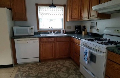 Edinboro Cabaña | The Cove, cozy cottage by Edinboro Lake