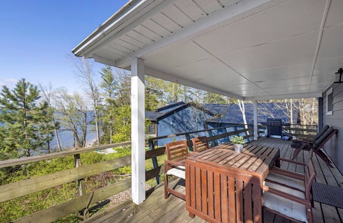 Prince Edward Casa | The Cove | Lake on the Mountain | 2 Bedrooms