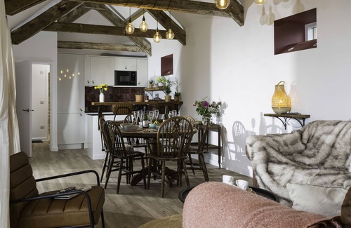 Dursley Cabaña | The Cow Byre - beautiful barn conversion in the South Cotswolds sleeping 6 guests