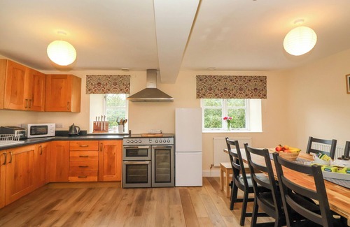 Toller Porcorum Cabaña | THE COW SHED, pet friendly, with a garden in Toller Porcorum