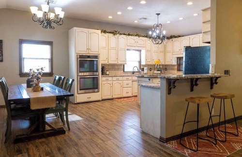 Noble County Casa | The Cowboy Family’s Retreat -15 min to Stillwater, 20 min Boone Pickens, & GIA