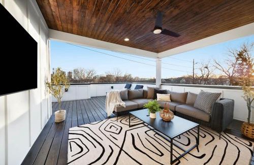 Hope Gardens Casa | The Cowboy - Luxury Home with Hot Tub & Pool Table
