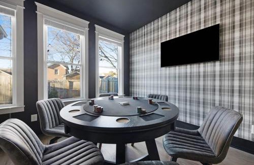 Hope Gardens Casa | The Cowboy - Luxury Home with Hot Tub & Pool Table