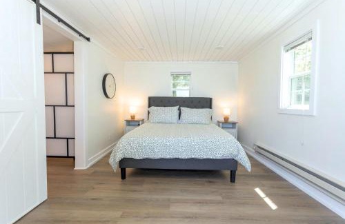 Alexandria Casa | The Cowdry Cottage - Pet-Friendly - Canoe - Bikes