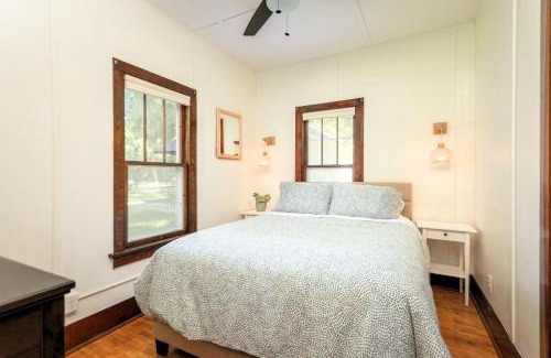 Alexandria Casa | The Cowdry Cottage - Pet-Friendly - Canoe - Bikes