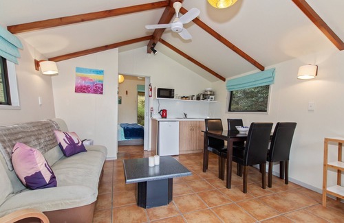 Okiato Cabaña | The Cowshed Wairoro Park - Russell Holiday Home
