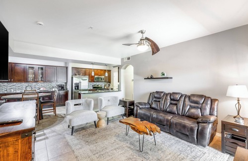 East Mesa Condominio | The Coyote Den: King Suite, 2 sparkling pools, ground floor