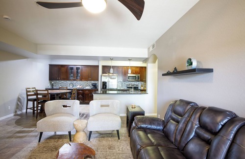 East Mesa Condominio | The Coyote Den: King Suite, 2 sparkling pools, ground floor