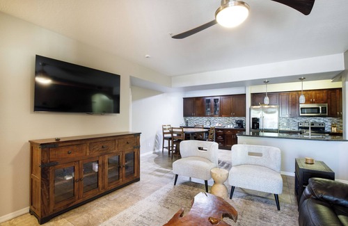 East Mesa Condominio | The Coyote Den: King Suite, 2 sparkling pools, ground floor