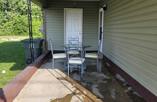 East Lake Apartamento | The Cozy! 2-bedroom apartment in Chattanooga with WiFi, AC, Family Friendly