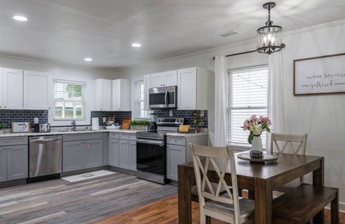 North Charleston Cabaña | The Cozy Blue Cottage in Park Circle