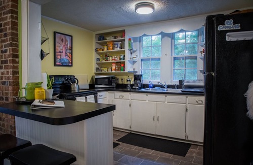 Chapel Hill Casa | The Cozy Bungalow - Official Historic Home Near UNC!