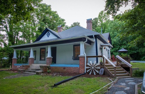 Chapel Hill Casa | The Cozy Bungalow - Official Historic Home Near UNC!