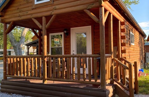 Ashtabula Cabina | The Cozy Cabin near Geneva on the Lake and Wineries!