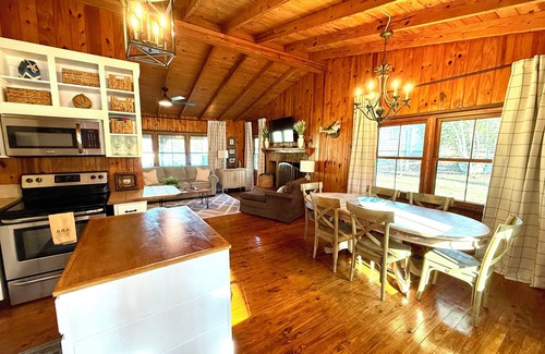 Little Kowaliga Cabina | The Cozy Cabin on Lake Martin