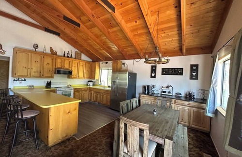 Mi-Wuk Village Cabina | The cozy cabin!