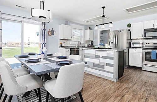 Brownsburg Casa | The Cozy Charcoal Cottage - w/Garage