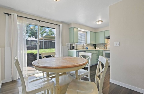 Nevada - Lidgerwood Casa | Cozy 2-bedroom Unit in awesome Spokane with WiFi