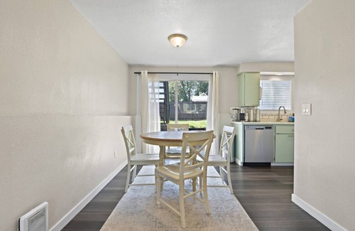 Nevada - Lidgerwood Casa | Cozy 2-bedroom Unit in awesome Spokane with WiFi