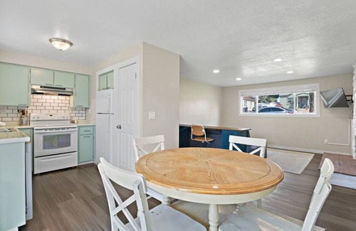 Nevada - Lidgerwood Casa | Cozy 2-bedroom Unit in awesome Spokane with WiFi