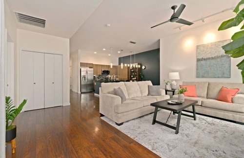 Old Town North Condominio | The Cozy Corner Retreat – 15 min walk to Old Town