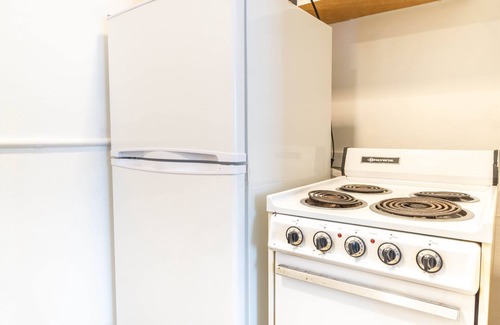 Biscayne Park Apartamento | The Cozy Corner Studio in Quiet, Vibrant Biscayne Park with AC, WiFi