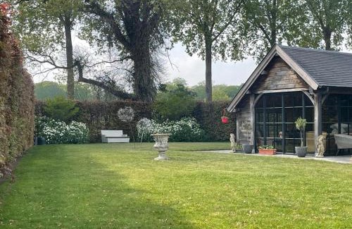 Eeklo Cama Y Desayuno | The Cozy Cottage