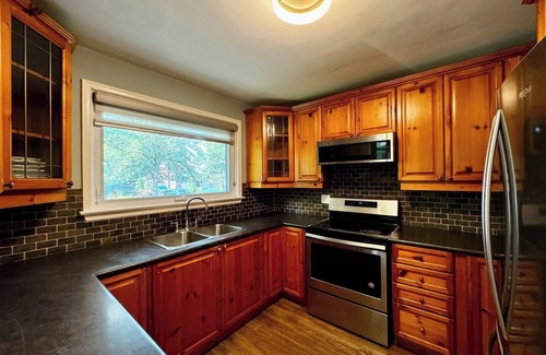 Richmond Hill Casa | The Cozy Crescent Comforts Stay