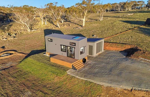Moonbah Casa | Be captivated by the incredible beauty of the Snowies at the Cozy Den!