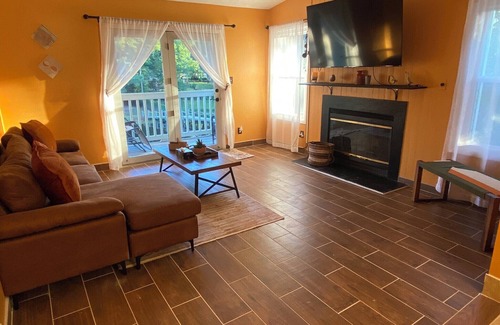 Westover Condominio | The Cozy Family Retreat, Fayetteville, Fort Liberty, Airborne Paratroopers
