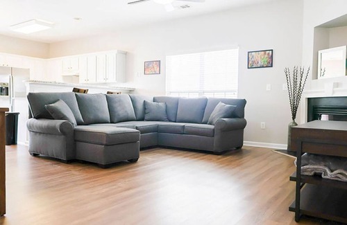 Simpsonville Casa | The Cozy Hub- Steps to shops & restaurants, moments to the highway & downtown.