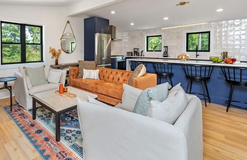 Three Oaks Casa | The Cozy Oak, 7 beds 4.5 baths and Heated inground Pool