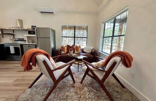 Boerne Cabaña | The Cozy Oak Cottage at The Red Barn Ranch