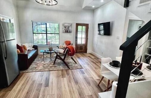 Boerne Cabaña | The Cozy Oak Cottage at The Red Barn Ranch