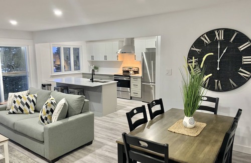 Sudbury Casa | The Cozy One on Lake Nepahwin