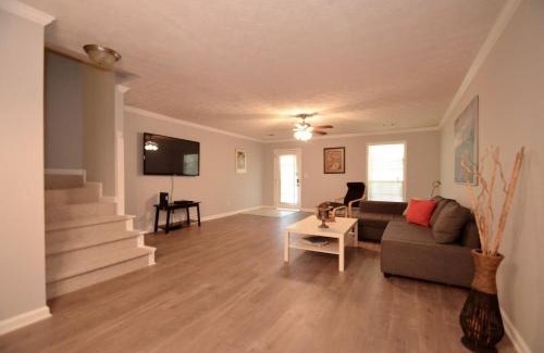 Conyers Casa | The Cozy Pearl Townhome - 10 mins to horse park