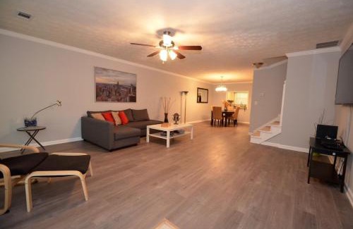 Conyers Casa | The Cozy Pearl Townhome - 10 mins to horse park