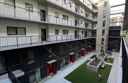 Bridgeland Apartamento | The cozy yellow in bridgeland!!