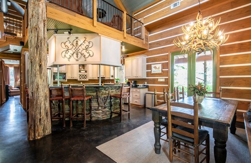 Batesville Casa | The CPL, Spacious Oxford Retreat by Velvet Ditch Villas