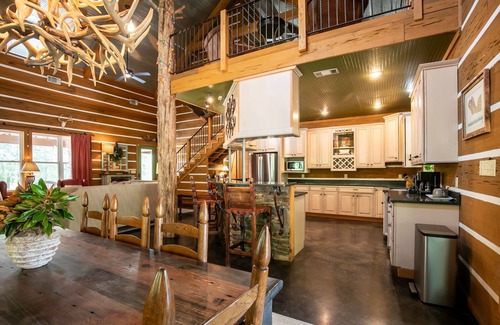 Batesville Casa | The CPL, Spacious Oxford Retreat by Velvet Ditch Villas