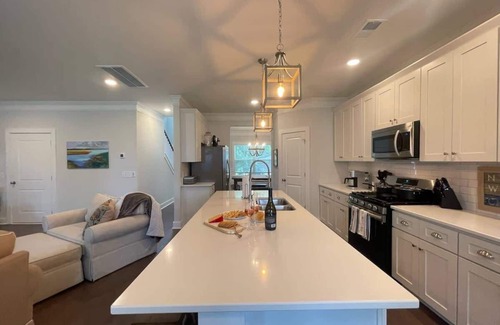 Charleston Casa | The Crab House: Built 2022. Huge property. Arcade.