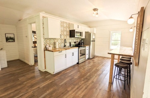 Boswell Cabina | The Crash Pad ~ Quirky Riverfront Retreat