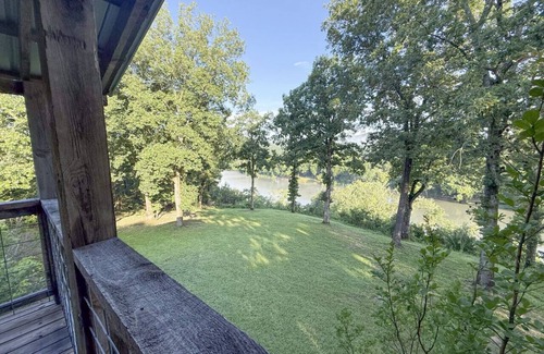 Boswell Cabina | The Crash Pad ~ Quirky Riverfront Retreat