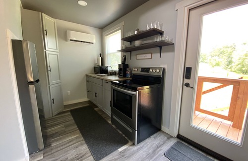 Vinton Cabina | The Creek House, a creekside tree top cabin