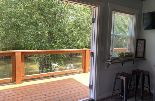 Vinton Cabina | The Creek House, a creekside tree top cabin