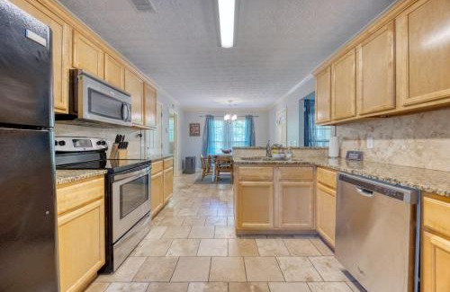 Columbus Casa | The Creekside Retreat Large Yard, Near Benning&CSU